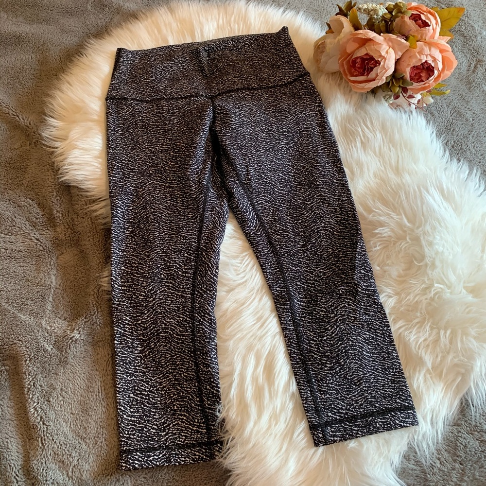 🍋 EUC Lululemon Crops